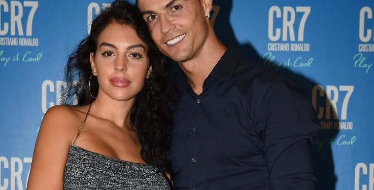 Cristiano Ronaldo dhe Georgina Rodriguez martohen në një ceremoni intime, vetëm katër dëshmitarë dhe fëmijët e tyre, mungon nëna e futbollistit