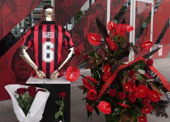 “Kapiteni legjendar”, mijëra tifozë dhe personalitete të shumtë të botës së futbollit i japin lamtumirën e fundit Franco Baresi-t