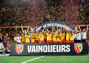 Lens befason PSG, i heq nga duart trofeun e Superkupës, pjesë e suksesit historik edhe…Ervin Skela (VIDEO) – Balkanweb.com – News24