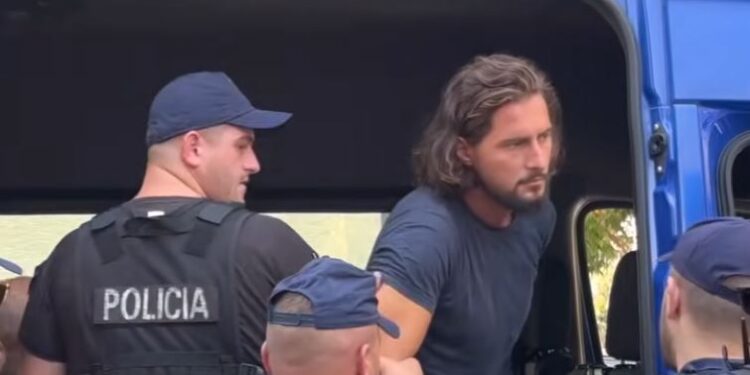 “Nuk e di si e kam goditur”, zbardhet dëshmia e Vatës në sallën e gjyqit për vrasjen e turistit në Ksamil: Më erdhi drejt me thikë, unë e lëviza dhe…