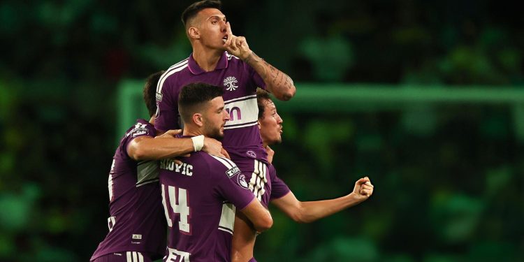Fantastik Uzuni, “bomberi” kuqezi realizon një tjetër super gol, kualifikon Austin në çerekfinale (VIDEO) – Balkanweb.com – News24