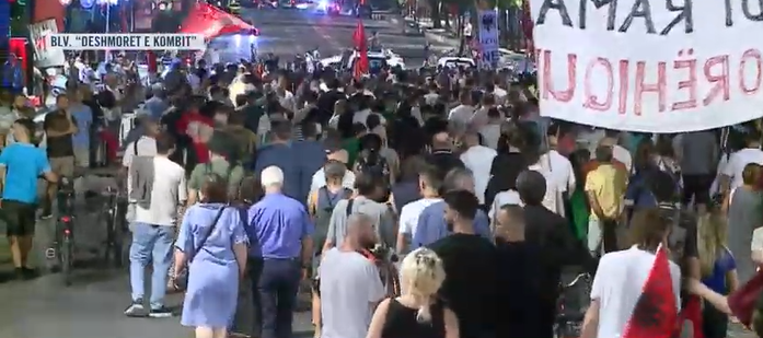 111 ditë protestë kundër qeverisë, qytetarët nuk e ndalin rezistencën: Rama, jepe dorëheqjen!