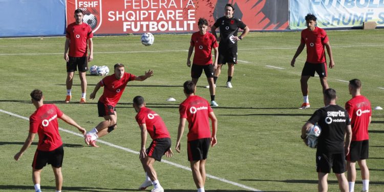 Nations League, kombëtarja kuqezi vijon stërvitjen