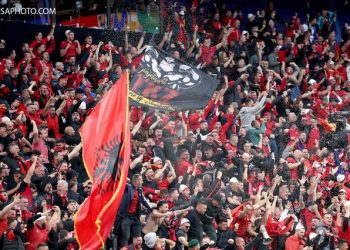 Shqiptarët mbushin San Marinon, pritet spektakël kuqezi në tribuna