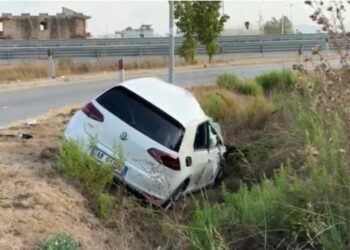 Aksident i rëndë/ Humbi kontrollin e makinës dhe përfundoi në kanal, ndërron jetë 19-vjeçari