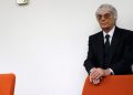 Ish-shefi i Formula 1, Bernie Ecclestone, arrestohet për armëmbajtje pa leje në një avion privat