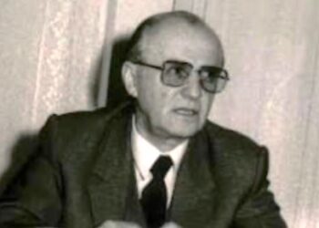 Raporti sekret për Ramiz Alinë në vitin 1990: Rite fetare e kryqe në Himarë e Dhërmi, turistët dyshohen si agjentë grekë!
