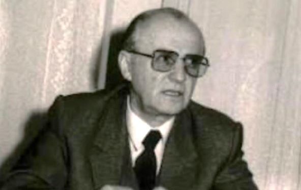 Raporti sekret për Ramiz Alinë në vitin 1990: Rite fetare e kryqe në Himarë e Dhërmi, turistët dyshohen si agjentë grekë!