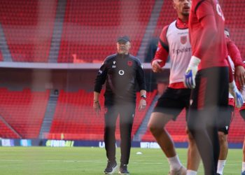 Shqipëria, Maran dorëzon listën në UEFA, 4 lojtarë përfundojnë në tribunë – Balkanweb.com – News24