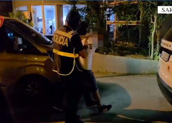20 të ndaluar për drogë dhe armë në Sarandë, goditet grupi kriminal (VIDEO)