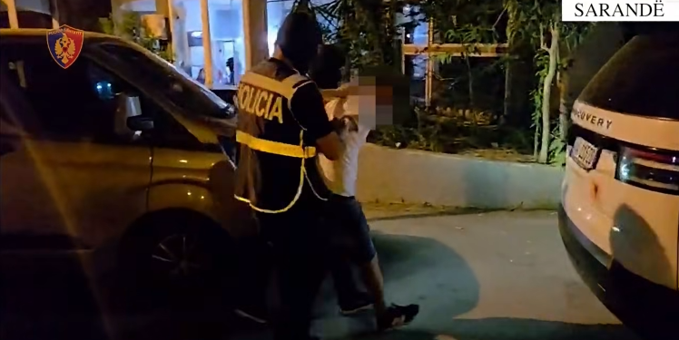 20 të ndaluar për drogë dhe armë në Sarandë, goditet grupi kriminal (VIDEO)