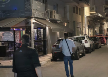Breshëri plumbash ndaj lokalit të shqiptarit në Athinë, plagoset vajza e tij 10-vjeçare! 4 autorët djegin makinën pas sulmit