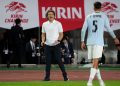 Miqësore/ Ndeshje për t’u harruar, Diego Forlan debuton me humbje në stolin e Uruguai-t
