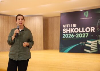 Kumbaro: Ndalim kategorik i telefonit në klasë, rritje e vigjilencës për çdo problematikë