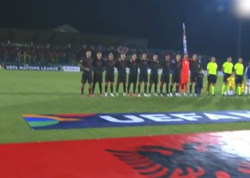 VIDEO/ Tifozët e kanë kthyer në ndeshje në shtëpi për Shqipërinë, shihni si u përjetua në stadium “Himni i Flamurit” – Balkanweb.com – News24