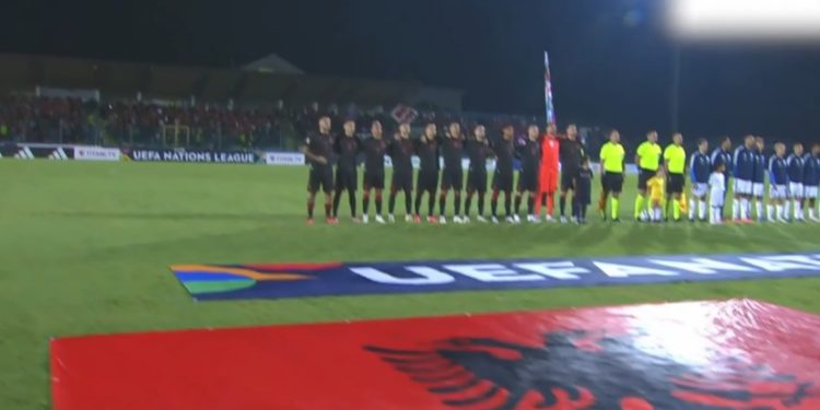 VIDEO/ Tifozët e kanë kthyer në ndeshje në shtëpi për Shqipërinë, shihni si u përjetua në stadium “Himni i Flamurit” – Balkanweb.com – News24