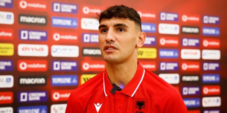 Dita e parë e grumbullimit për Shqipërinë, FSHF njofton largimin e mesfushorit për shkak dëmtimi, ja kush e zëvendëson – Balkanweb.com – News24