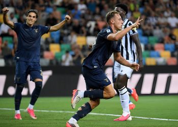 Serie A/ Lazio i falet Frattesi-t sërish, bardhekaltrit mundin Udinesen dhe rimarrin kreun. Ndaj Cagliarit rikthehet në fushë për Lecce-n Medon Berisha