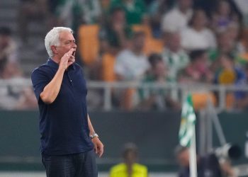 La Liga/ Pësoi humbjen e parë në rikthimin e tij në Madrid, Mou-n nuk e mbajnë nervat: Ndeshje e shkëlqyer, ndonjëherë humbet dhe nuk e di pse