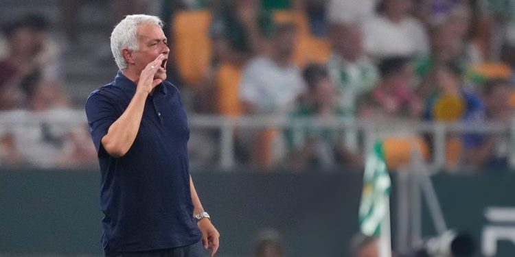 La Liga/ Pësoi humbjen e parë në rikthimin e tij në Madrid, Mou-n nuk e mbajnë nervat: Ndeshje e shkëlqyer, ndonjëherë humbet dhe nuk e di pse