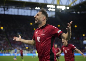 Vendimi për Bajramin, e pëson mesfushori kuqezi – Balkanweb.com – News24