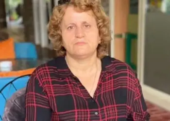 Dhuna e përsëritur përfundoi në tragjedi. Burri qëlloi për vdekje bashkëshorten se kujdesej për nipërit