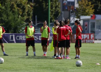 “Step by Step” rikthehet me përgatitjet për sezonin e ri, në fushë zbresin futbollistet e grupmoshës U-17