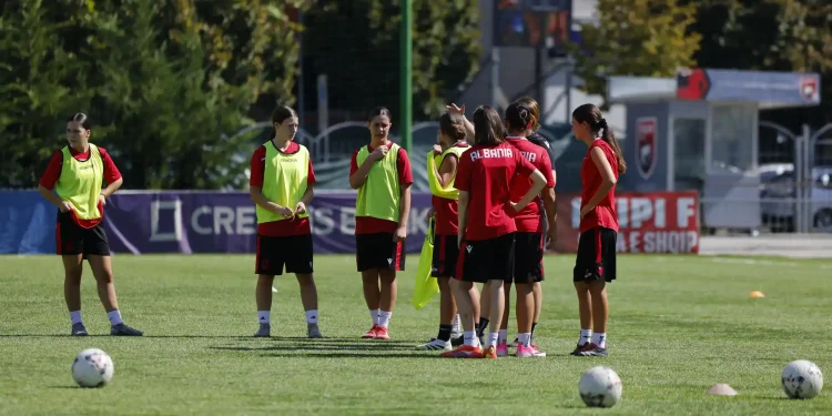 “Step by Step” rikthehet me përgatitjet për sezonin e ri, në fushë zbresin futbollistet e grupmoshës U-17