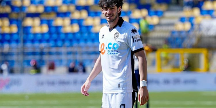 Dështon transferimi, Kristjan Shpendi s’do të luajë për Cremonese-n, mbetet te Çesena – Balkanweb.com – News24