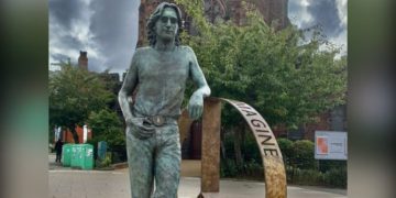 Statuja e John Lennon në Penny Lane del në ankand, pritet të shitet për 100 mijë paund – Balkanweb.com – News24