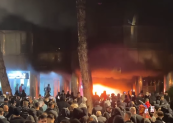 Protesta, iu vihet flaka bizneseve te Kullat Binjake