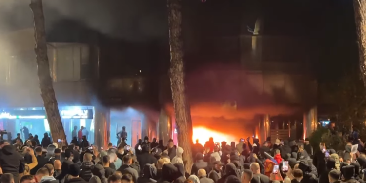 Protesta, iu vihet flaka bizneseve te Kullat Binjake