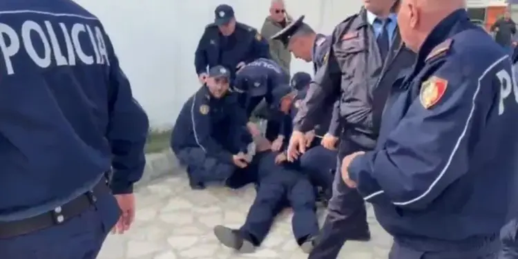 Gazetarja: Komandanti i forcave të rendit në Shkodër, në gjendje shumë kritike
