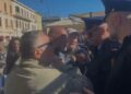 Protestë në Vlorë kundër muzeut hebraik, qytetarët duan të rrëzojnë rrethimin e kantierit