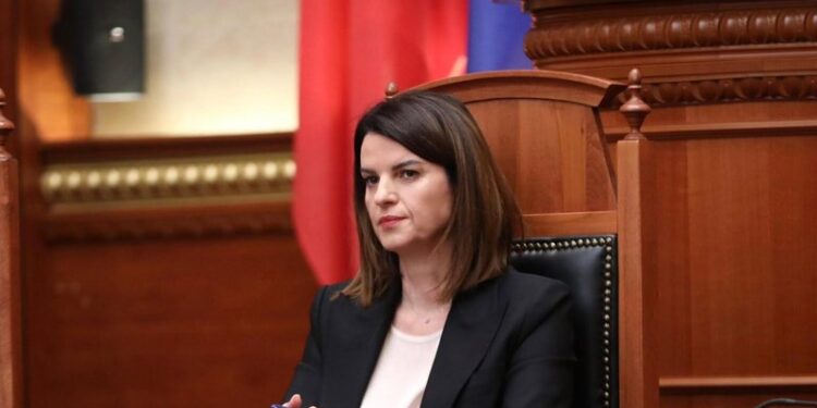 Zv/kryeministrja Albana Koçiu për protestën: Dhunë e orkestruar, të rinjtë po përdoren