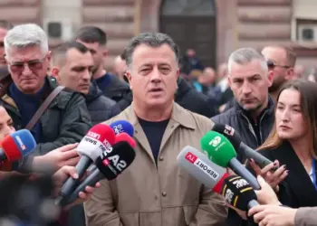 “Disa nga emrat u blenë si derrat”, PD: Protesta e flamingove u katandis në shërbim të Ramës
