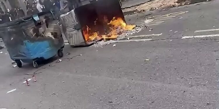 Protesta, u vihet flaka kazanëve te Ministria e Arsimit