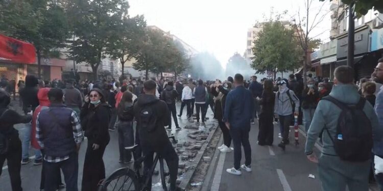 Protesta e studentëve, reagon Policia e Shtetit: 23 persona të shoqëruar, 6 policë të plagosur