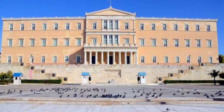 Alarm për bombë në Parlamentin grek, telefonata anonime vë në lëvizje autoritetet