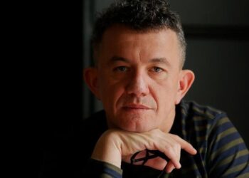 “Mediat e regjimit” ne Tirane menduan qe fitoi “revolucioni”, prandaj nuk e panë dhunën e maskave