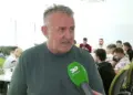 “Portokalli” u tall me protestuesit, reagon Agron Llakaj: Ndalni urrejtjen ndaj aktorëve!