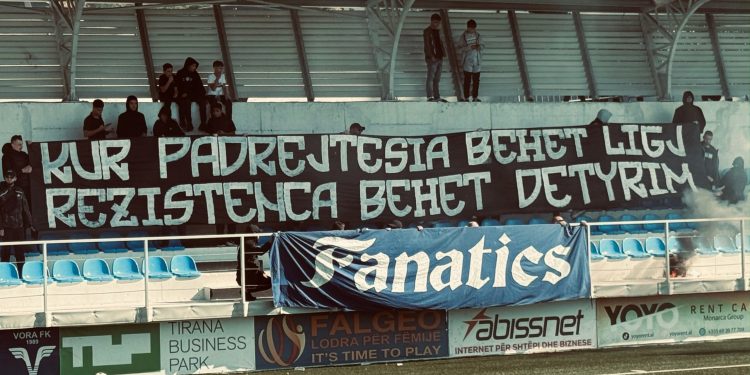 “Kur padrejtësia bëhet ligj…”, tribuna bardheblu kthehet në zë proteste, mesazhi i Fanatics – Balkanweb.com – News24