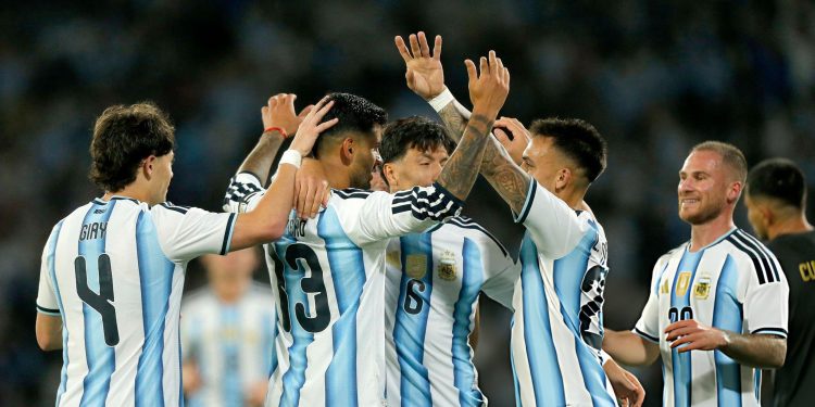 Në pritje të Messit, Argjentina argëtohet ndaj Bolivisë, shënojnë Paz e Lautaro