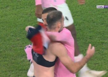 Mitaj mund Zhegrovën, Juve turpërohet nga Genoa