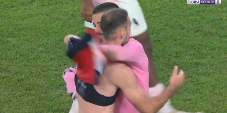 Mitaj mund Zhegrovën, Juve turpërohet nga Genoa