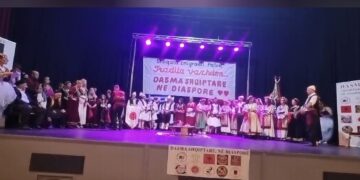 “Dasma shqiptare në diasporë”, festa që bashkoi shqiptarët në Patra. Historia e Kristiana Veliut, 20 vite në shërbim të gjuhës shqipe në Greqi