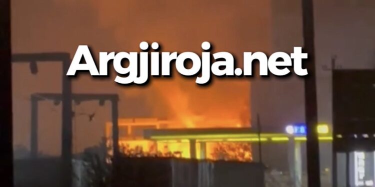 Zjarr i madh në Gjirokastër, shkrumbohet magazina