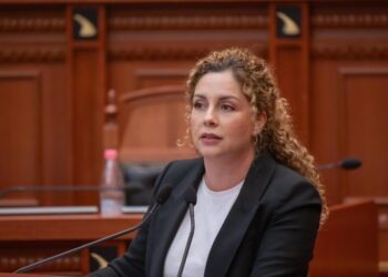 Dy akuza, SPAK merr zyrtarisht nën hetim ish-ministren e Mbrojtjes Olta Xhaçka