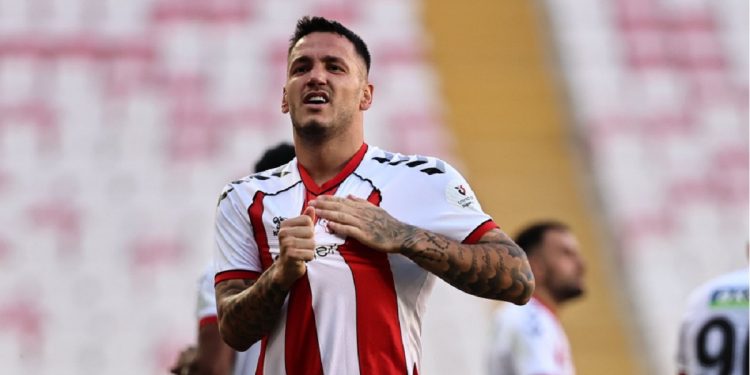 VIDEO/ Dopietë në Turqi, Manaj “rrëmben skenën” te Sivasspor