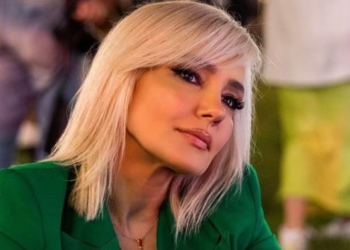 Flet mikesha e saj: Monika Lubonja është më shumë se e gjunjëzuar